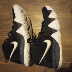Kyrie 4 ankle takers